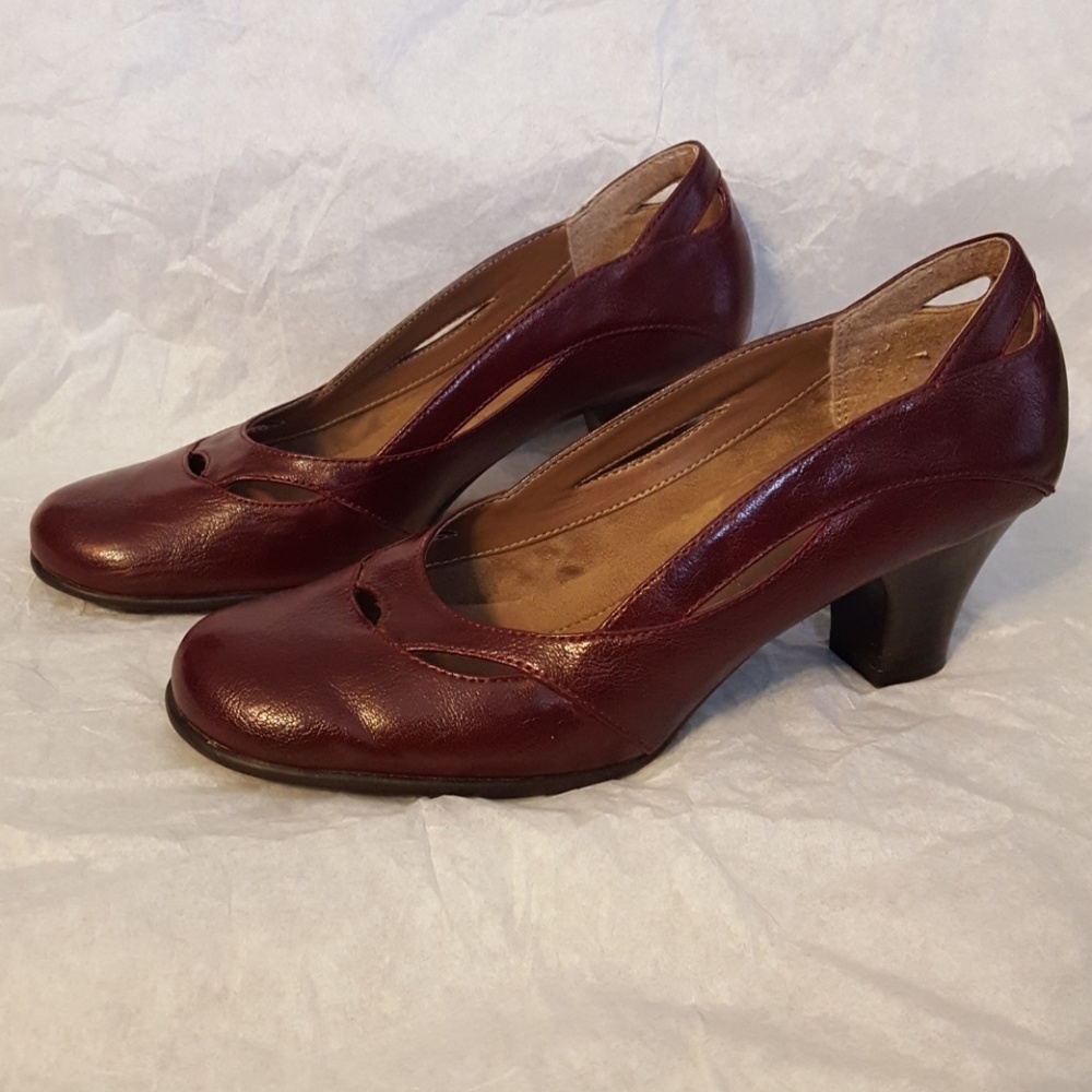 Aerosoles A2 round-toe burgundy cutout heel